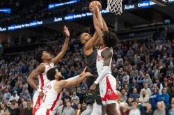 开云体育中国官方-包含NBA季后赛：火箭队惊险胜利逼迫比赛七场大战的词条