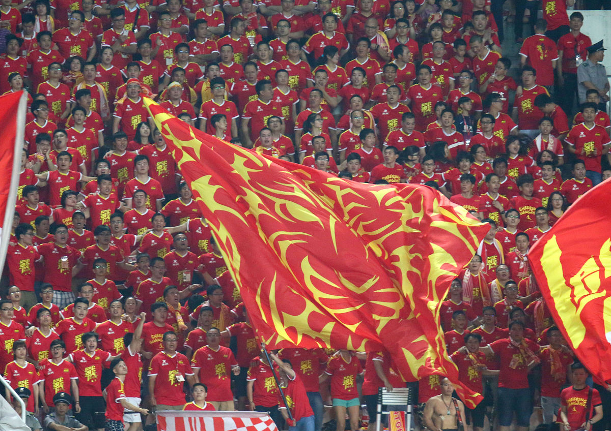 国足全员备战备受关注，各队都在全力以赴